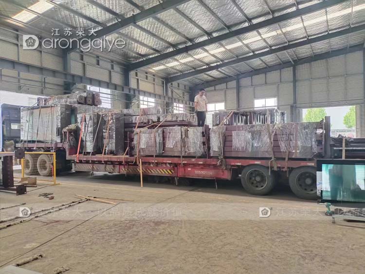 山東智慧公交候車亭第十批正在裝車