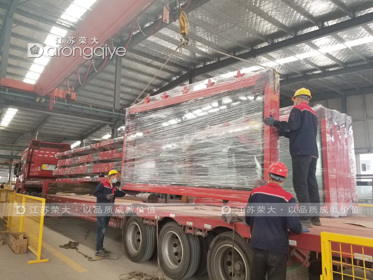 山東中國紅候車亭發(fā)貨第二批圖二