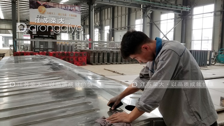 河南智能公交站臺發(fā)貨圖一